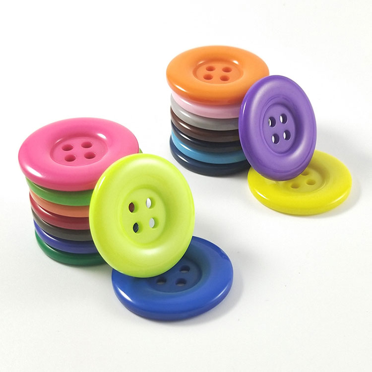 Key features and details about resin buttons